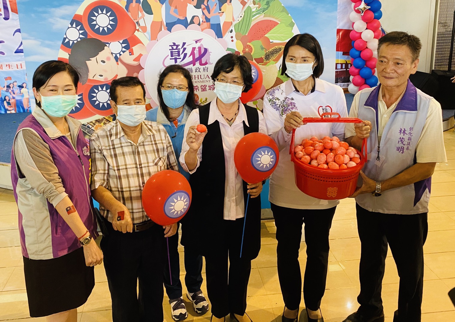 10月份鎮政活動剪影109年彰化縣雙十國慶日活動在溪湖.彰化縣縣長王惠美、溪湖鎮鎮長黃瑞珠，歡迎縣民逗陣來參加，體驗溪湖鎮的美景及美食。